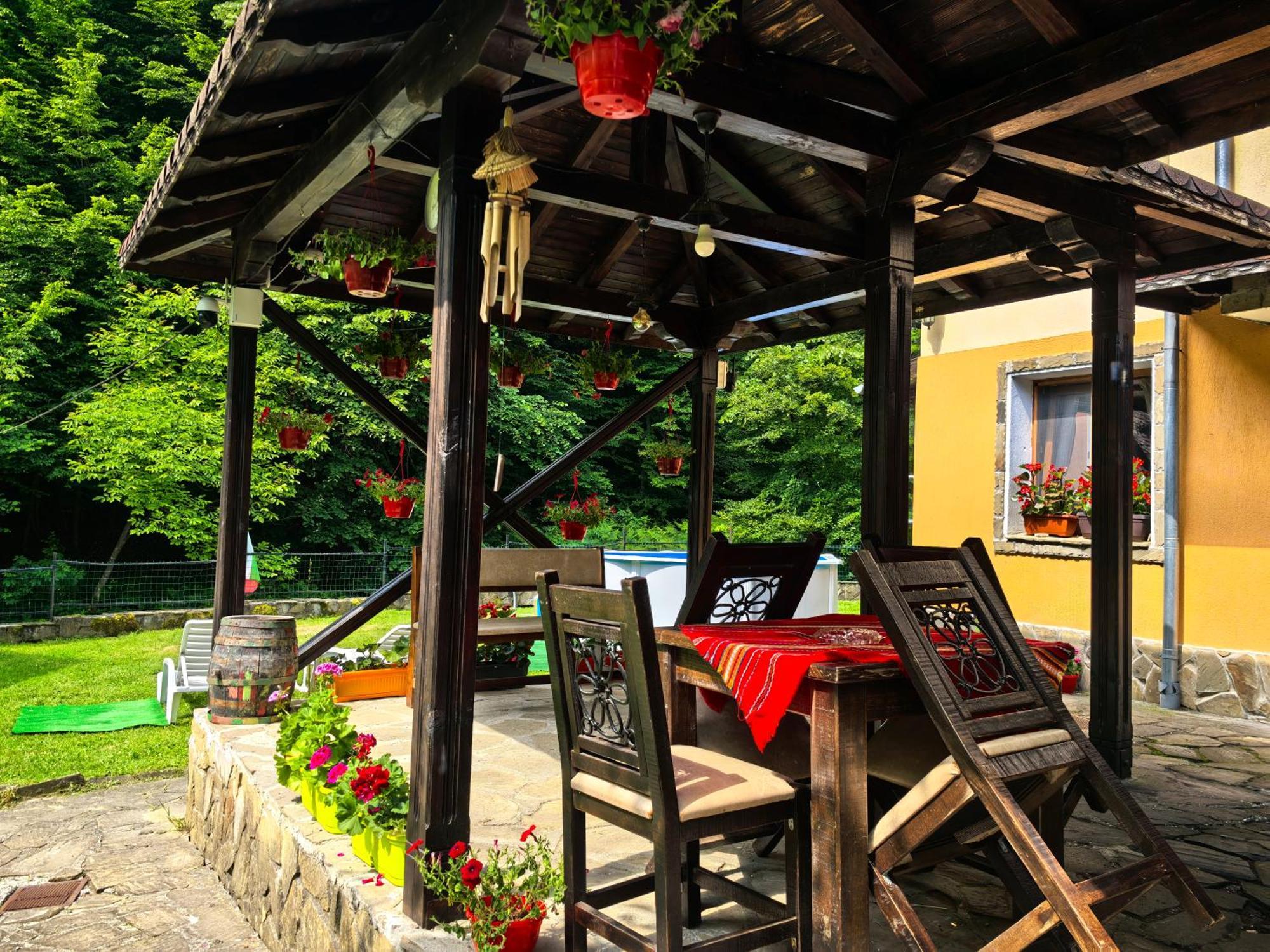Къща Цвети-1 Трявна Hotel Bangeytsi Luaran gambar